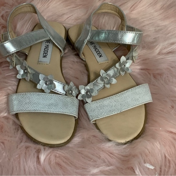 Kids size 3 Steve Madden floral sanders - Picture 5 of 7